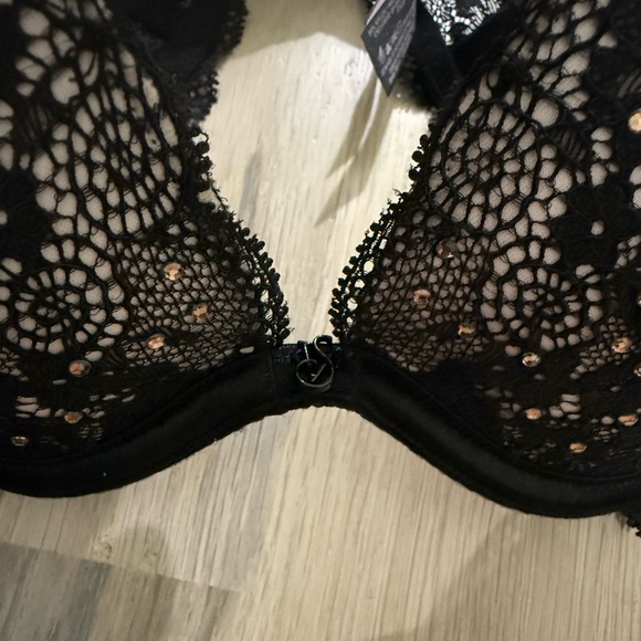 Victoria’s Secret embellished lace push up bra - Picture 3 of 14